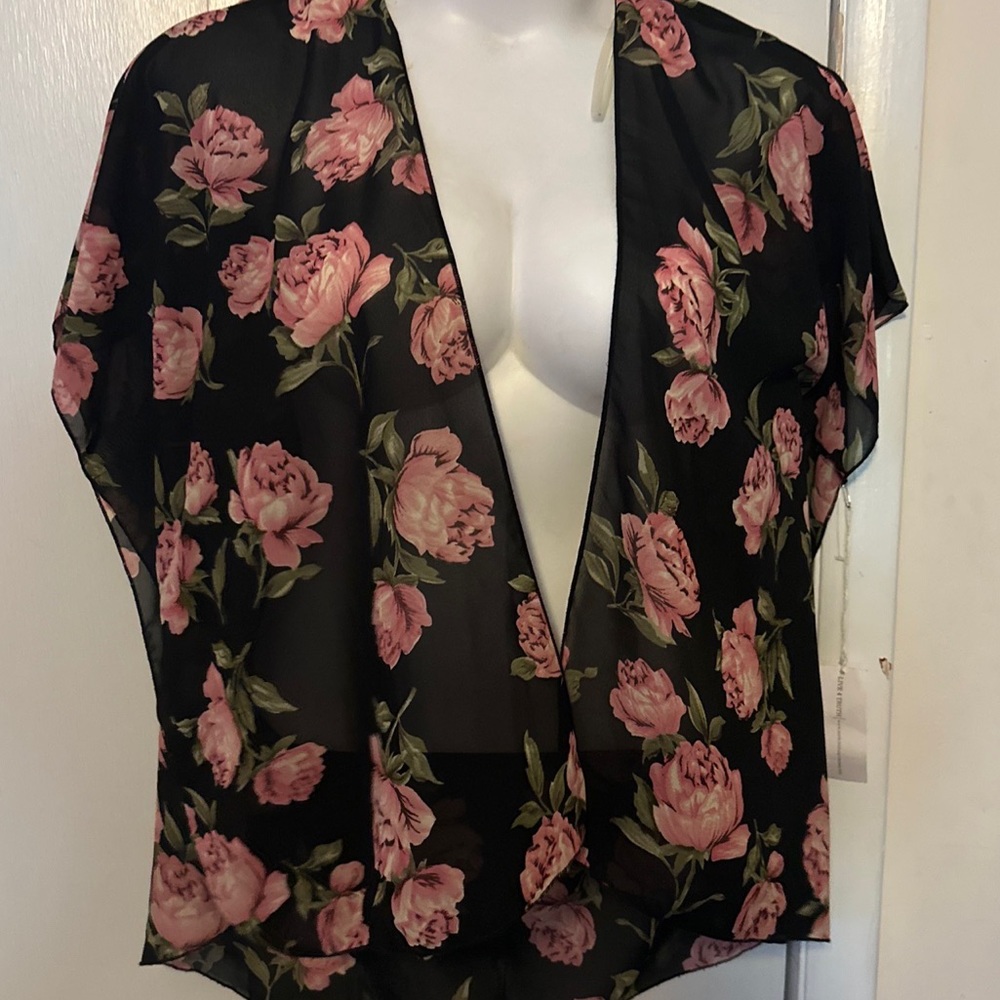 Live 4 Truth Black Pink Floral Kimono Size Small